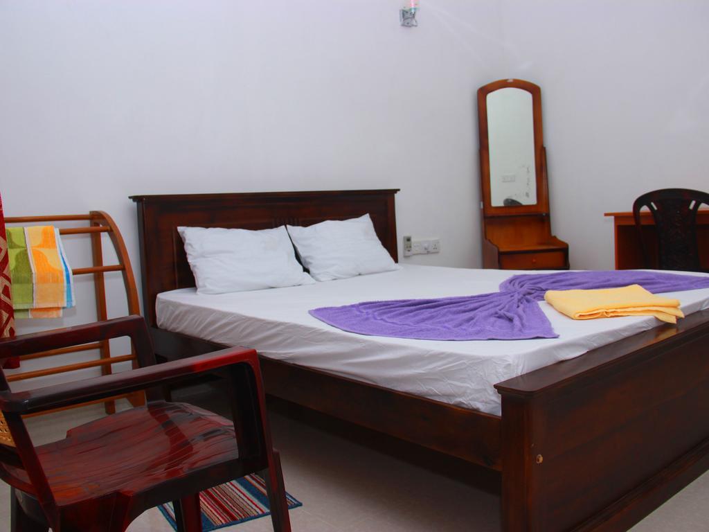 Heaven Star Rest Bed & Breakfast Mirissa Phòng bức ảnh